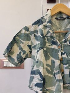 Stylish Leaf Print Cropped Shirt