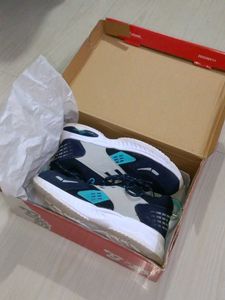 Athletic Sneakers - Navy &amp; Turquoise Accents