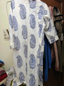 Utsa White &amp; Blue Paisley Kurta