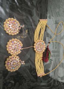 neackless earrings with mang tika stone wit