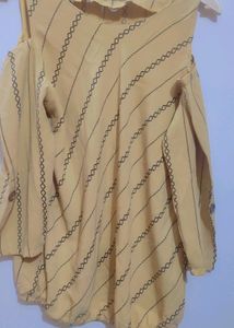 Light Yellow🟡 Shoulder Down Top