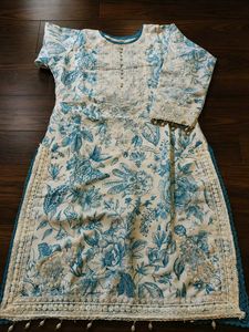 Elegant White &amp; Blue Floral Farshi Set