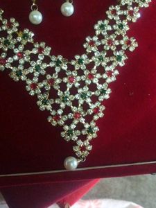 Stunning Rhinestone Necklace &amp; Earring Set