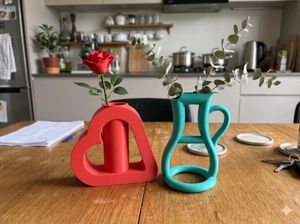 Weird modern art find! 2-piece sculptural vase
