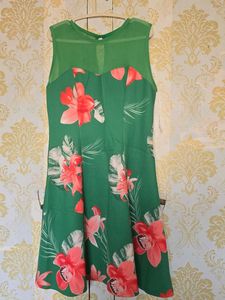 Chic Green Floral Sleeveless Dress