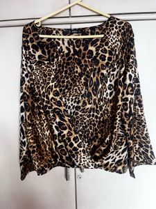 Chic Leopard Print Long Sleeve Top