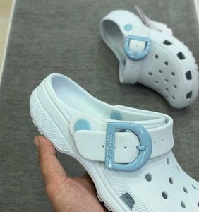 Buckle Classic Crocs🎀