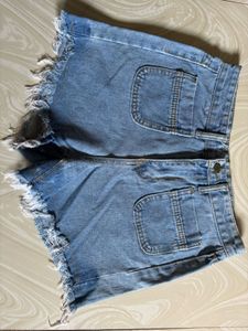 🩵Your go-to summer denim shorts, size S 🩵