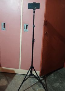 7 ft. Extendable Tripod Stand