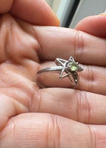 92.5 silver ring with peridot stone