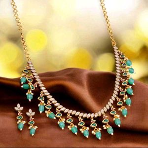 Elegant Emerald &amp; Pearl Necklace Set