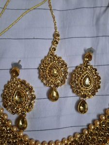 Elegant Gold Necklace &amp; Earring Set