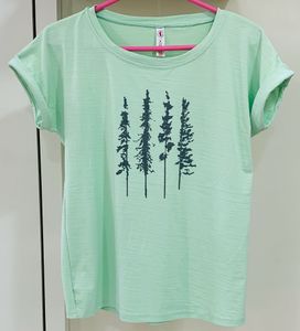 Emerald Elegance: A Sea Green Symphony