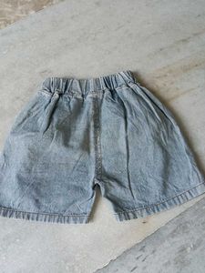 2 Cute Denim Shorts &amp; Black Pants Set