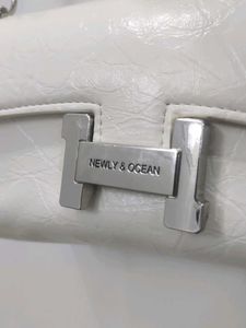 Chic White Chain Shoulder Bag