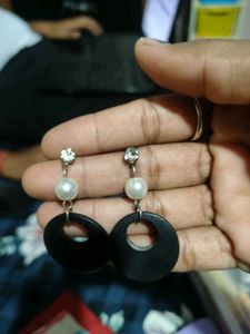 Stylish Black &amp; Pearl Drop Earrings