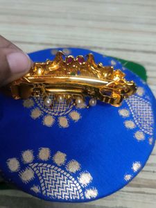 Gold-toned Hair Accessory