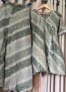 Elegant Green Embroidered Kurta Set