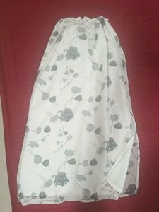 White long Skirt with grey roses and a slit