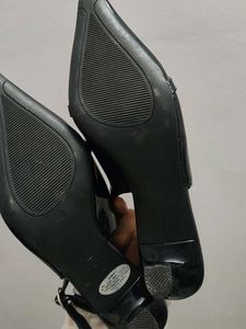 Elegant kitten heels 👠