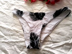 🎀BUY '1' GET '1' FREE Palm Print Bikini Bottom