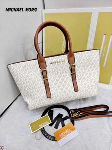 MICHAEL KORS MOORE ( COPY)SMALL SIGNATURE LOGO SAT
