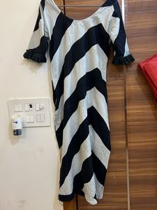 Stylish Black &amp; White Striped Kurta
