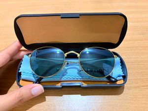 Round Frame Sunglasses with Case