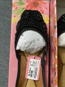 Genuine leather Black studded Juttis