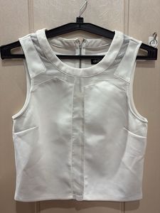 Chic White Sleeveless Top