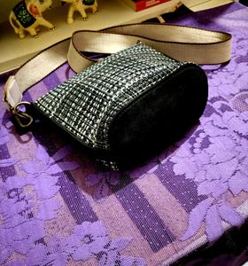 Chic Tweed Crossbody Bag