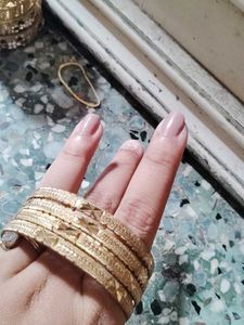 Set of 4 Golden Bangles