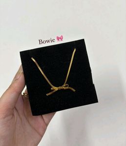 Bow Necklace