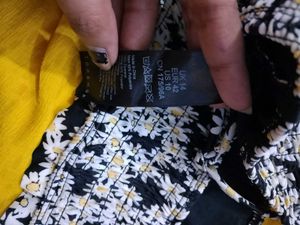 Daisy Print Smocked Crop Top