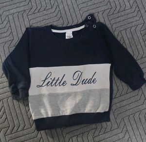Yellow Hippo Sweatshirt With Jeans