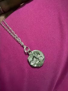 Delicate Pink Flower Pendant Necklace