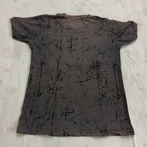 T-shirt For Men And Women Can Wear Too 😊🥰