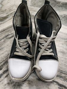Light Weight Sneakers