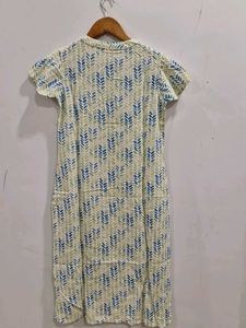 a simple pattern kurta for daily wear
