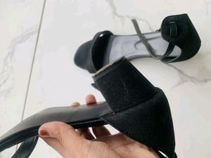 Marc Loire black heels