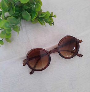 Trendy Round Brown Sunglasses - Retro Style