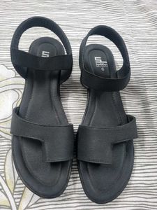 Stylish Black Flat Sandals new