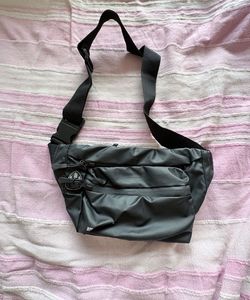 Amazon basics cross body bag