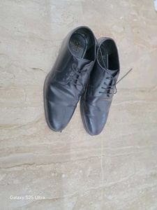 Red Tape Formal Shoe