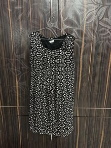 Stylish Sleeveless Black & White Dress