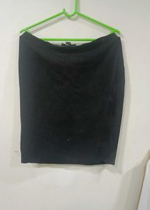 Classic High-Waisted Black Pencil Skirt