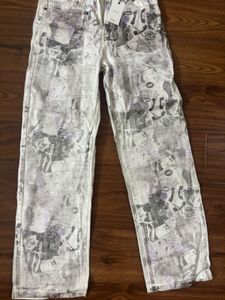Imported Graphic Print 90’s fit jeans