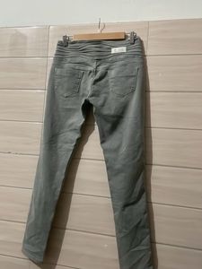 Stylish High-Waisted Grey Skinny Jeans