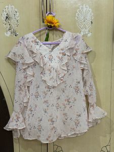 Chic Floral Ruffle Blouse