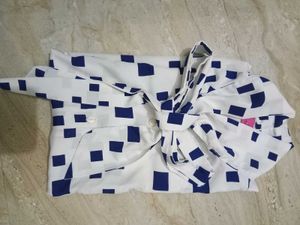 Chic Square Print Top